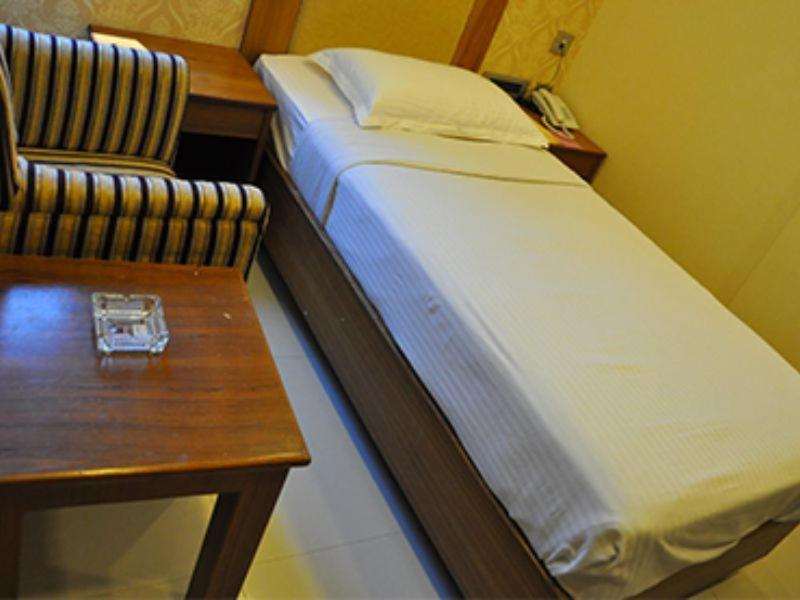The Vijay Park - Airport Hotel Csennai Kültér fotó