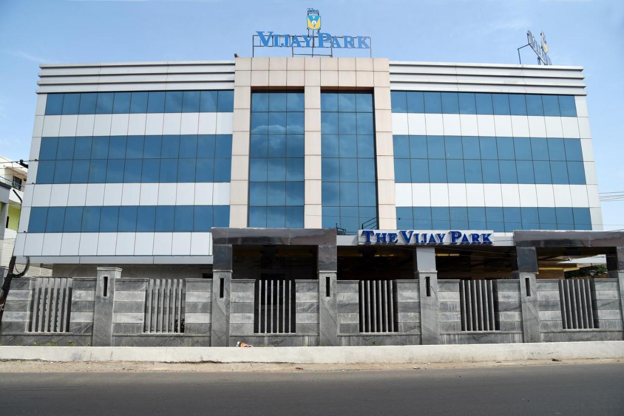 The Vijay Park - Airport Hotel Csennai Kültér fotó